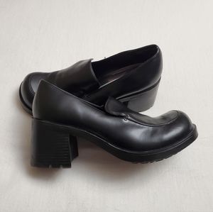 ellemenno Black Heeled Loafer